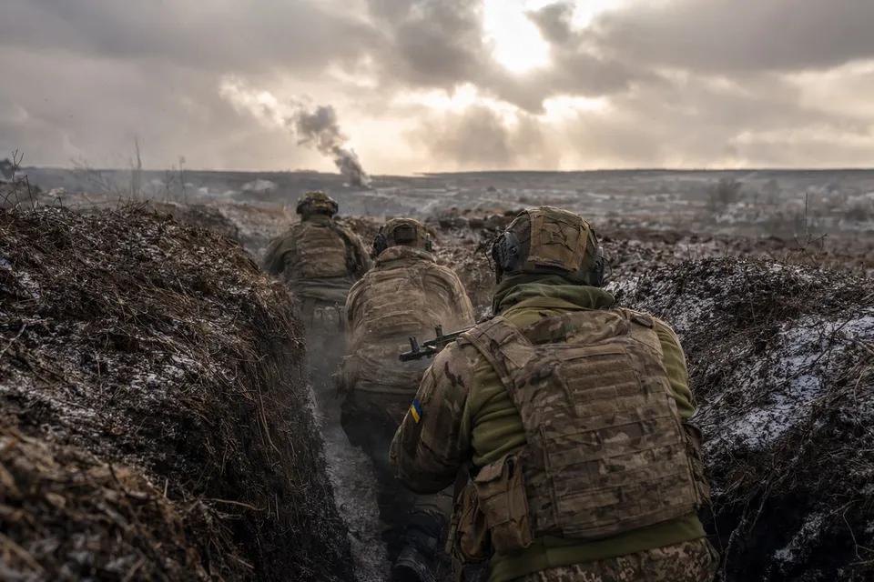 Editorial illustration of Ukraine regaining battlefield initiative against Russia in 2026